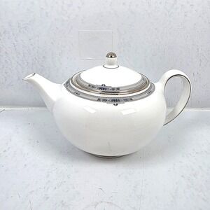 Wedgwood Amherst Teapot Bone China Platinum Trim Made in England 1984 Vintage